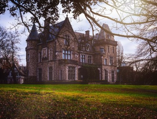 Les tarifs d'entrée pour visiter le Château de Commarque, une forteresse médiévale en pleine nature